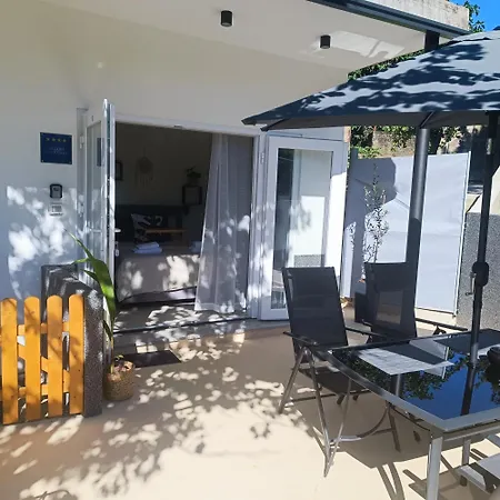 公寓 Cozy With Terrace + Free Parking