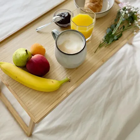 Cozy With Terrace + Free Parking 公寓